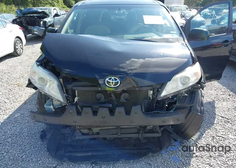 2011 Toyota Sienna Le V6 z USA, uszkodzony, nr VIN 5TDKK3DC8BS162418